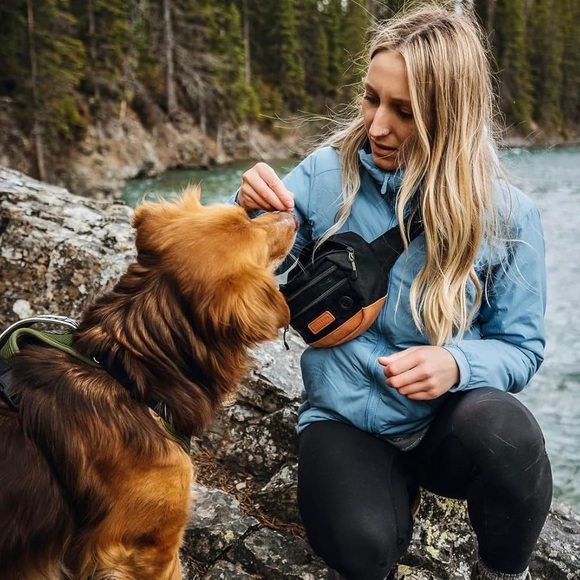 ✨SOLD✨NWOT Wilderdog Utility Pack (Black) - Picture 2 of 5